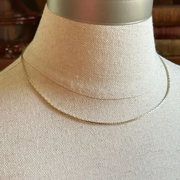 Delicate Gold Tone Chain Necklace 18" Thin Design Women's Jewelry - Picture 4 of 7